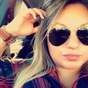 Meet your Posher, Selina